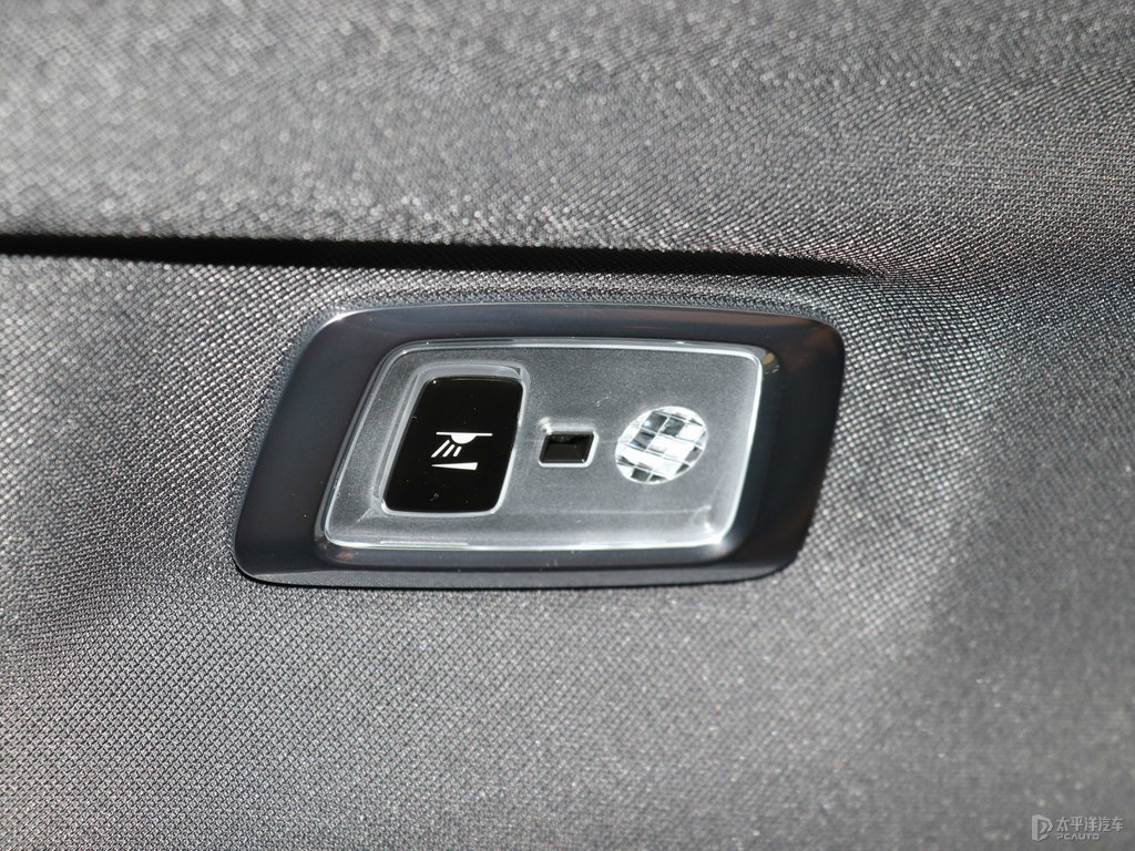 水晶白沃爾沃XC60車廂內(nèi)飾圖片