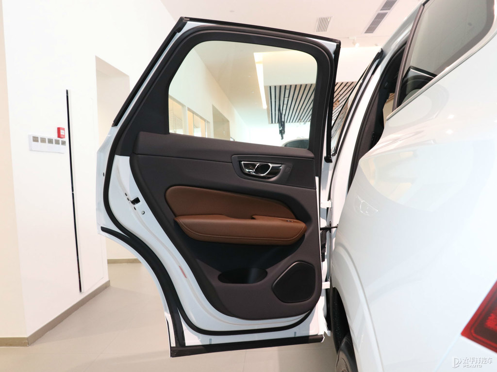 水晶白沃爾沃XC60車廂內(nèi)飾圖片