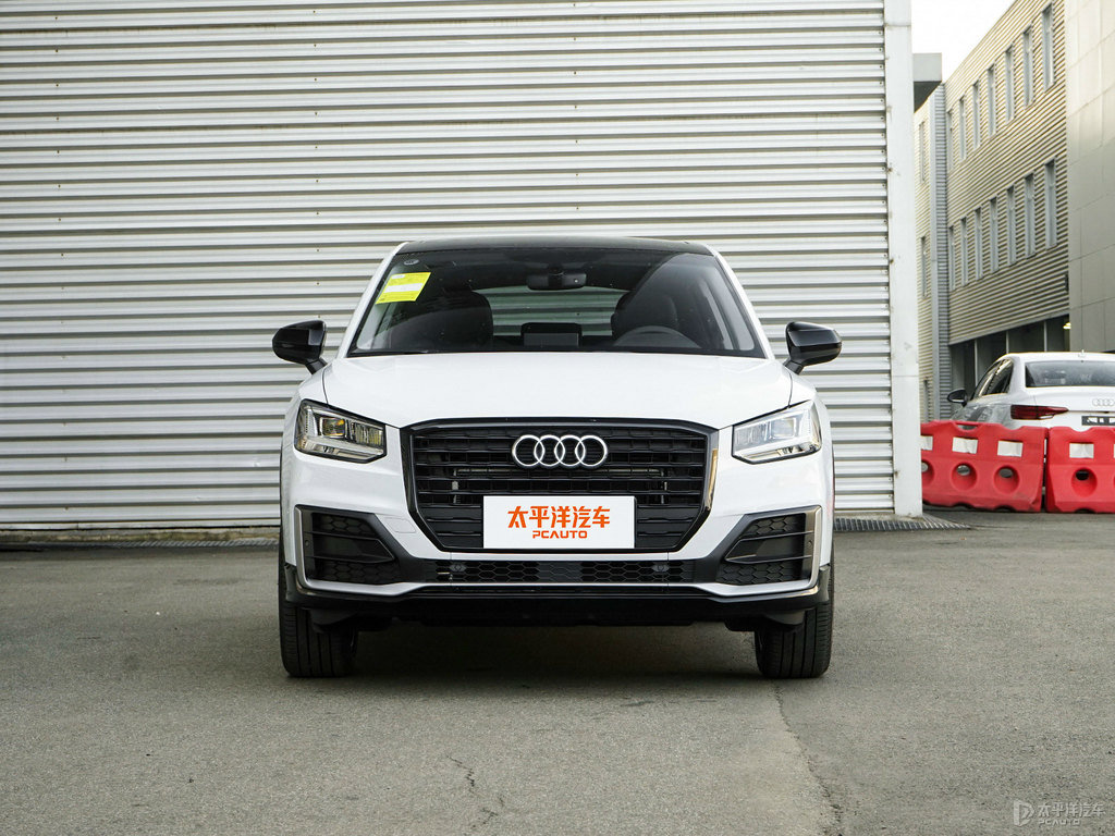 冰川白奧迪Q2L整車外觀外觀圖片