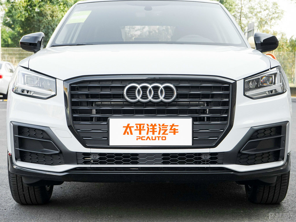 冰川白奧迪Q2L車頭外觀圖片