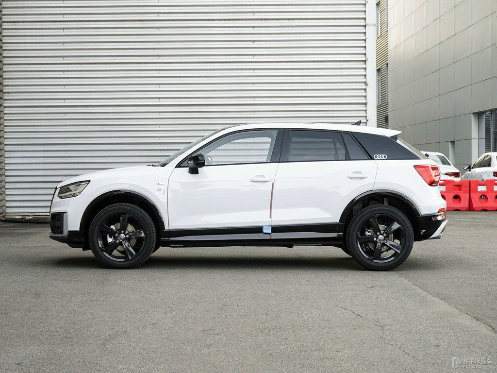 冰川白奧迪Q2L整車外觀外觀圖片