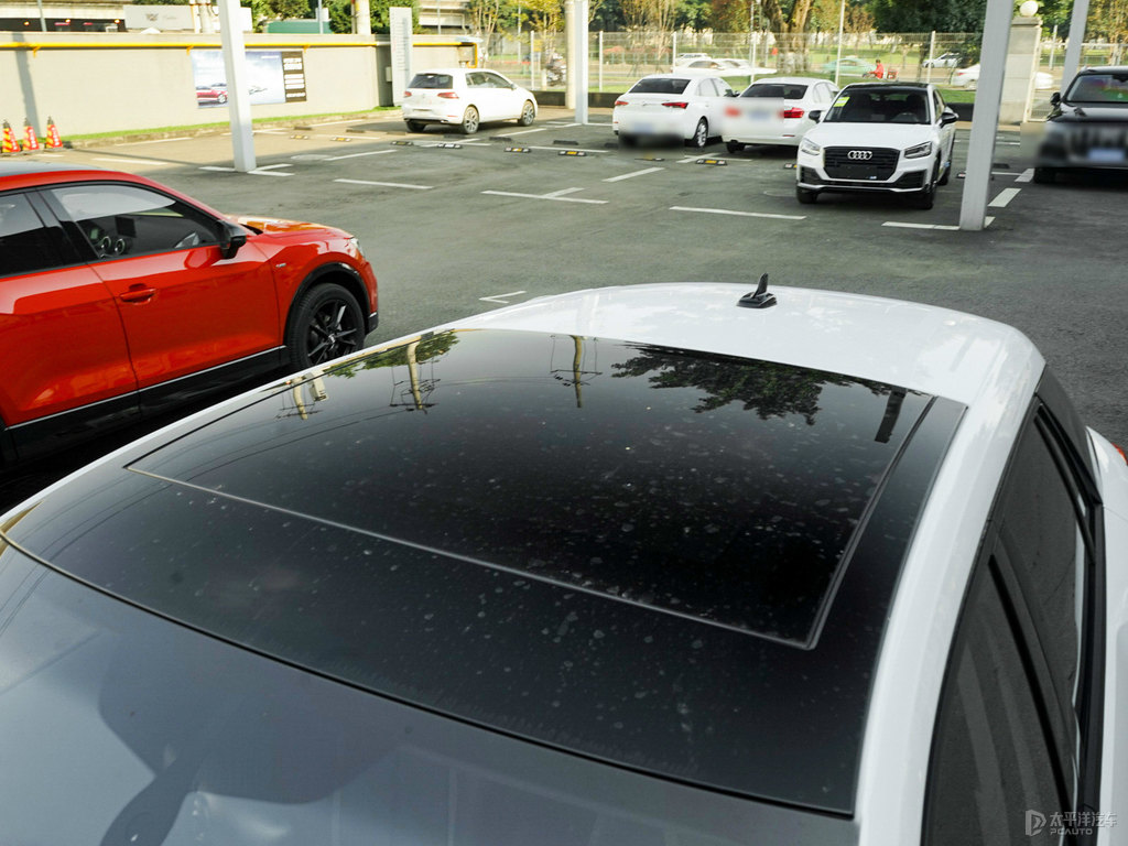 冰川白奧迪Q2L車身外觀圖片