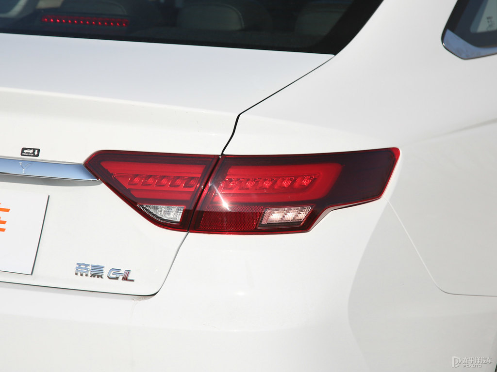 冰晶白帝豪GL車尾外觀圖片