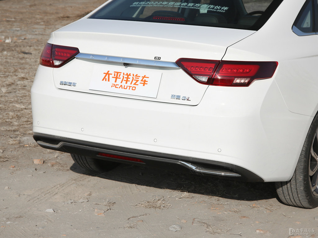 冰晶白帝豪GL車尾外觀圖片