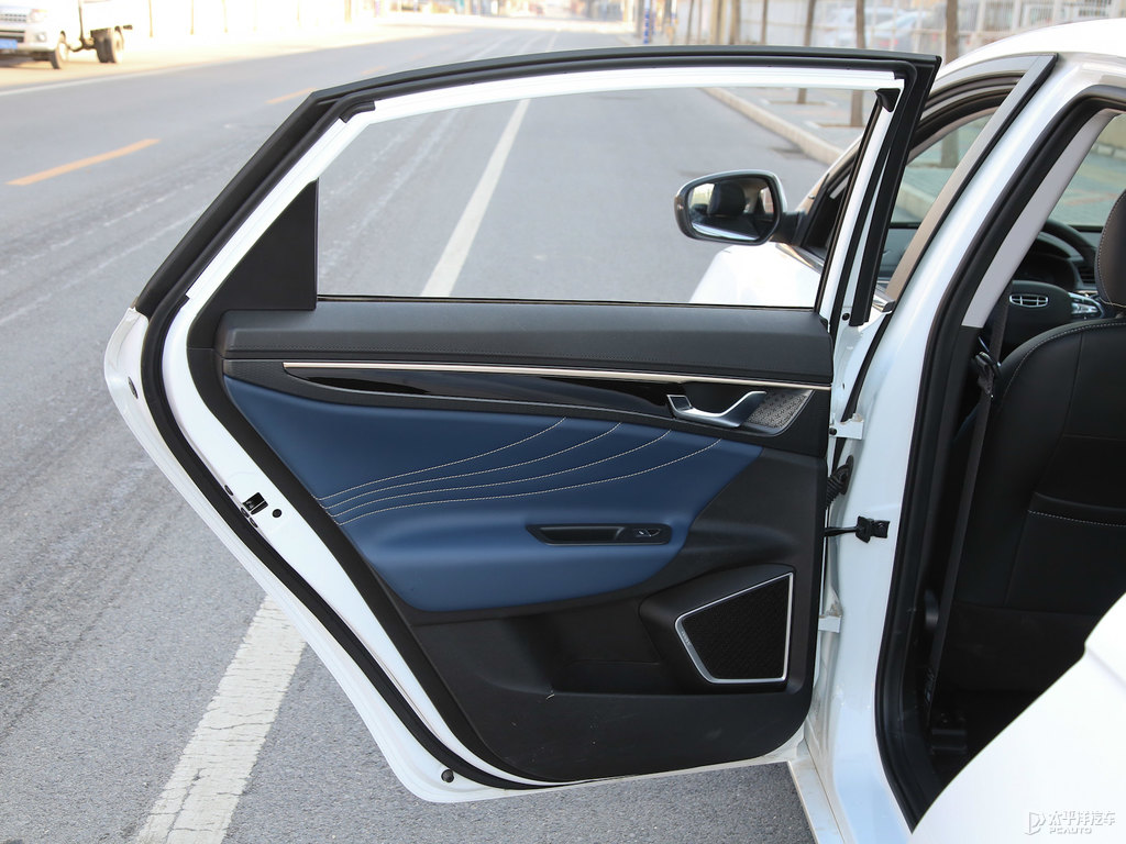 冰晶白帝豪GL車廂內(nèi)飾圖片