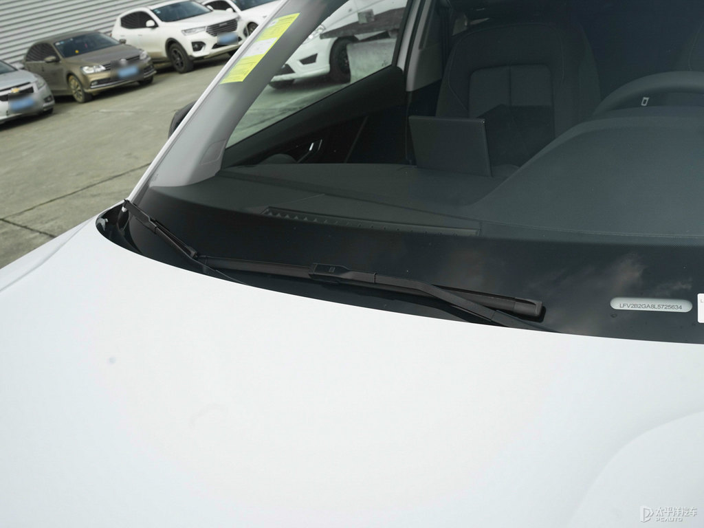 冰川白奧迪Q2L車身外觀圖片