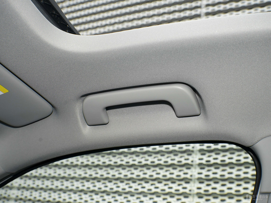 冰川白奧迪Q2L車廂內(nèi)飾圖片