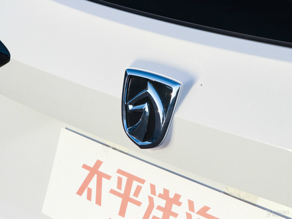 糖果白寶駿510車尾外觀圖片