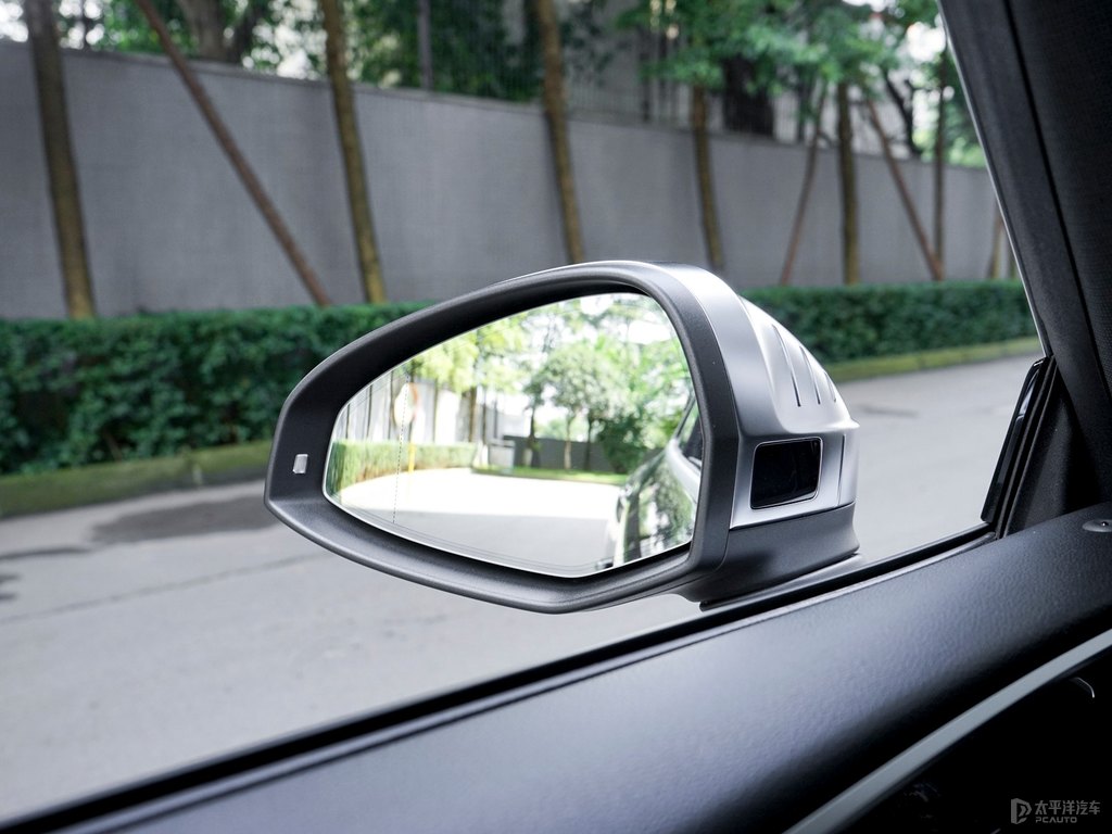 納瓦拉藍(lán)奧迪RS 5車身外觀圖片
