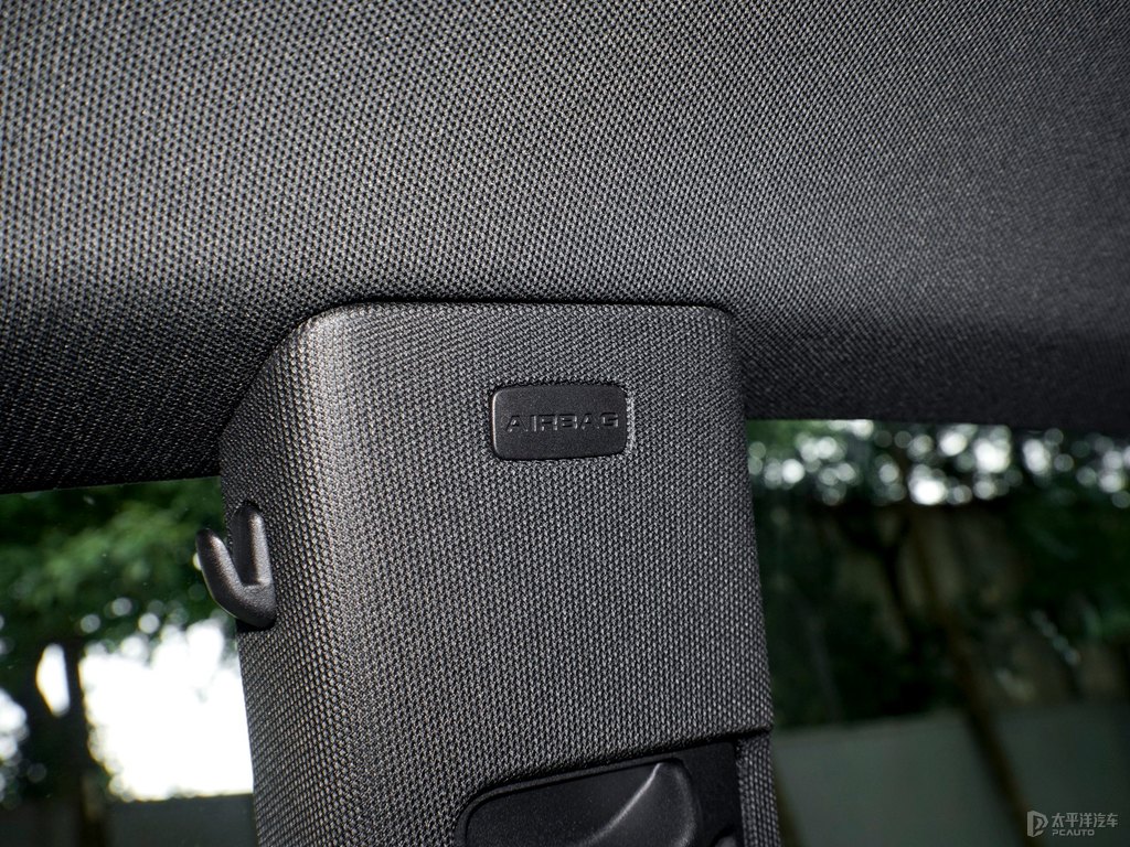 納瓦拉藍奧迪RS 5車廂內飾圖片