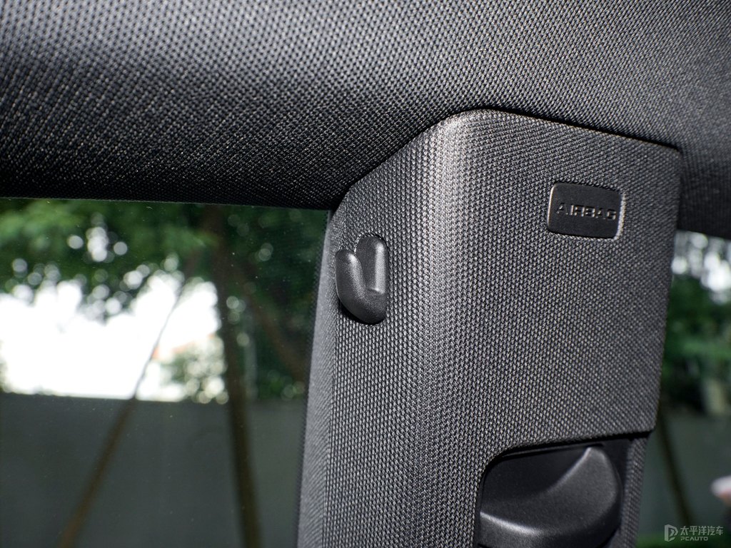 納瓦拉藍(lán)奧迪RS 5車廂內(nèi)飾圖片