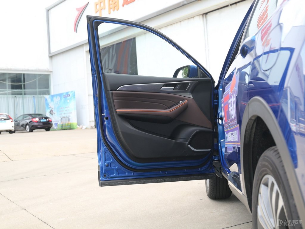 深海藍(lán)哈弗F7車廂內(nèi)飾圖片