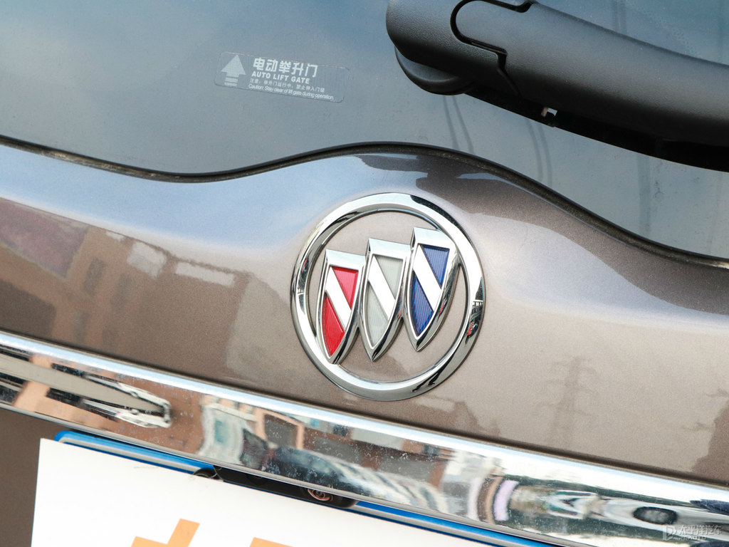牛津棕別克GL8車尾外觀圖片