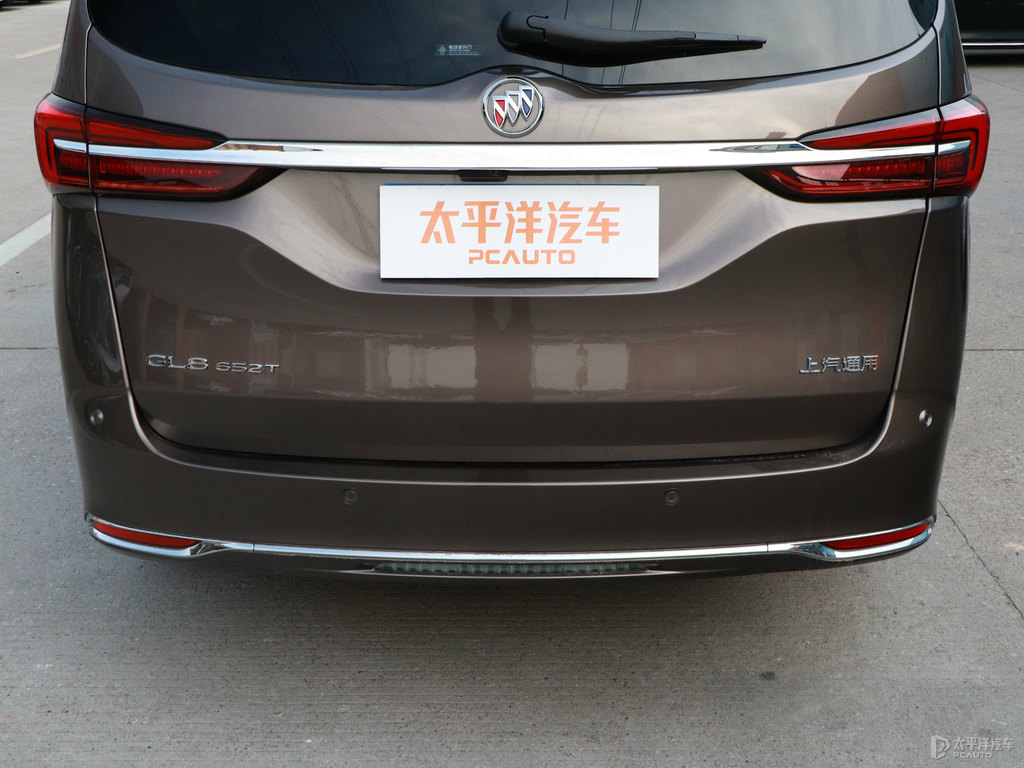 牛津棕別克GL8車尾外觀圖片