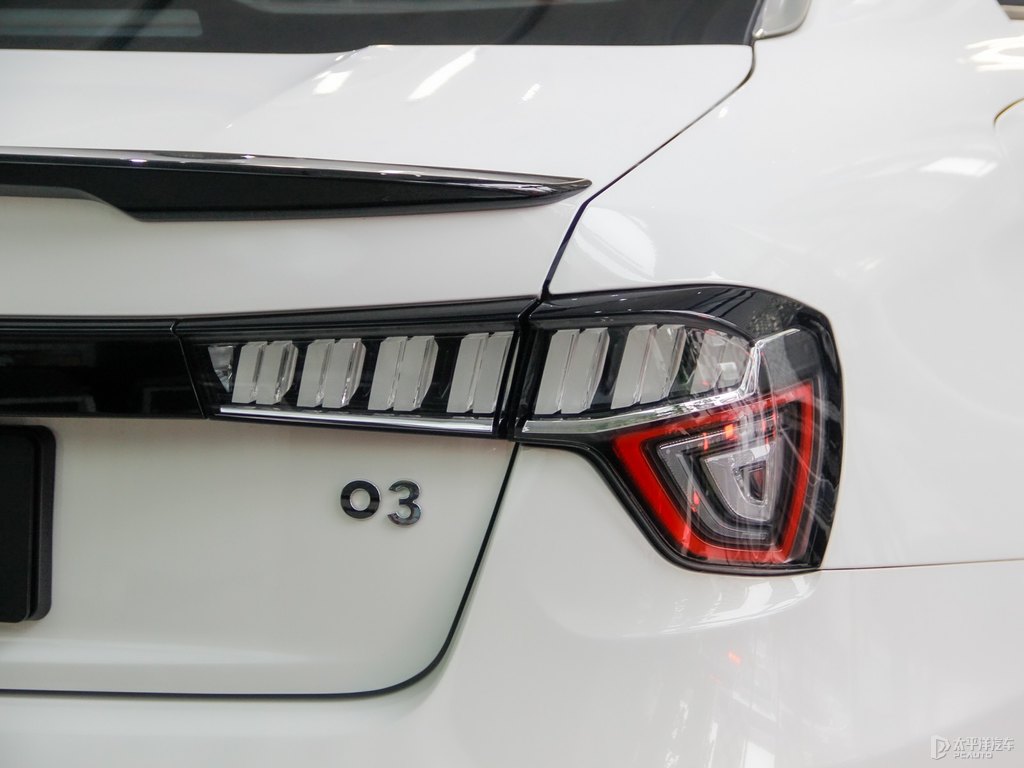 白領(lǐng)克03車尾外觀圖片