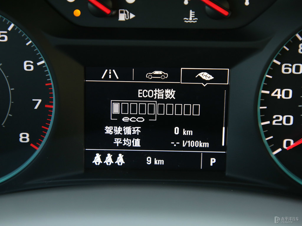 流光白邁銳寶XL中控內(nèi)飾圖片