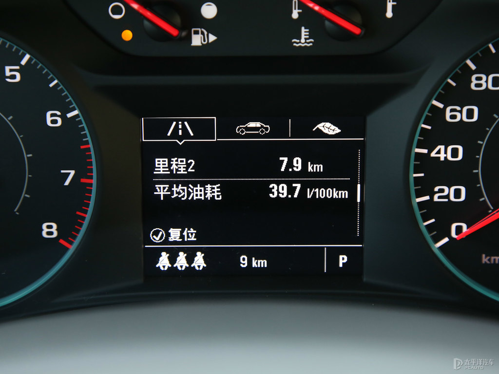 流光白邁銳寶XL中控內(nèi)飾圖片