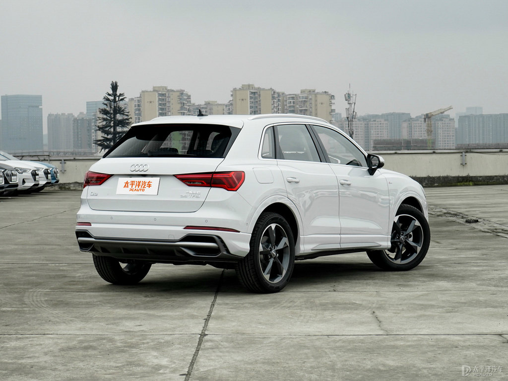冰川白奧迪Q3整車外觀外觀圖片