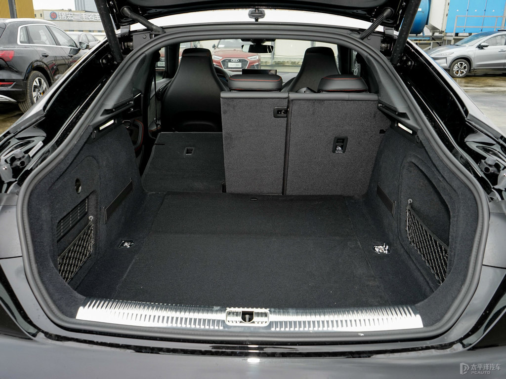 米索斯黑奧迪RS 5后備廂空間圖片