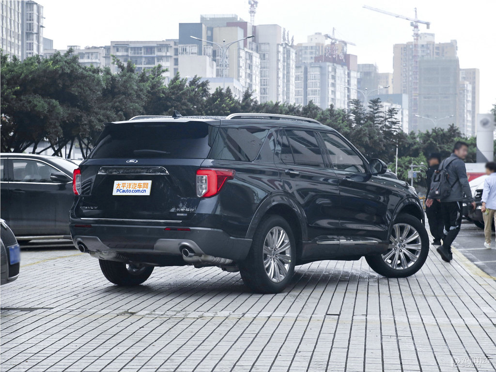 佩托湖藍(lán)探險(xiǎn)者整車外觀外觀圖片