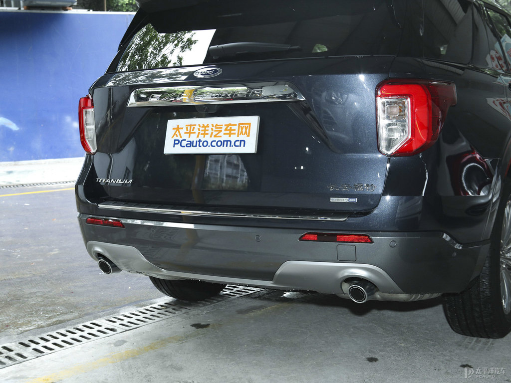 佩托湖藍(lán)探險(xiǎn)者車尾外觀圖片