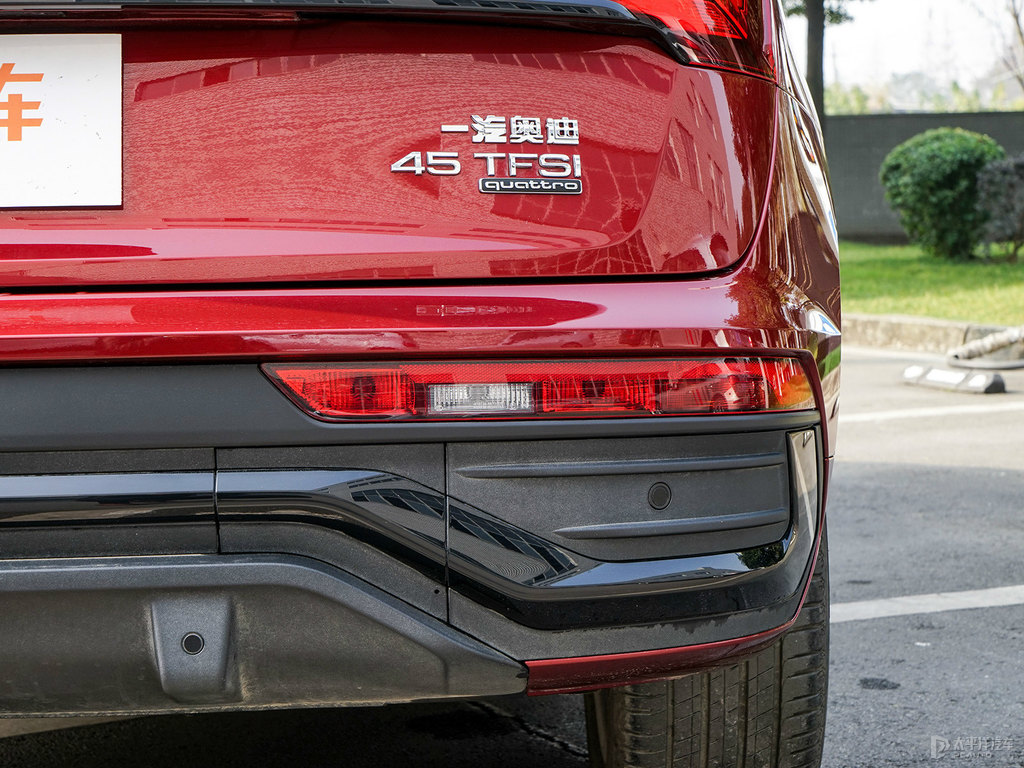 斗牛士紅奧迪Q5L Sportback車尾外觀圖片