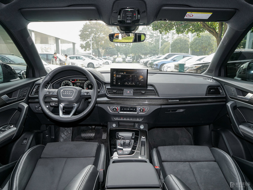 斗牛士红奥迪Q5L Sportback中控内饰图片