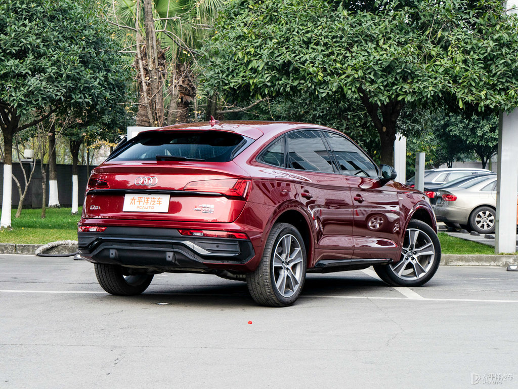 斗牛士紅奧迪Q5L Sportback整車外觀外觀圖片