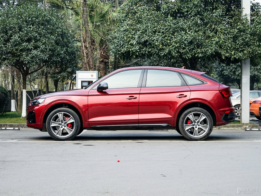 斗牛士紅奧迪Q5L Sportback整車外觀外觀圖片