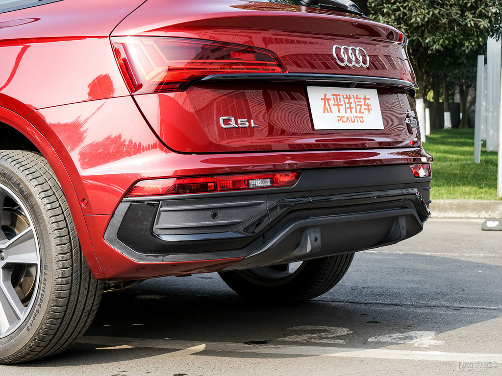 斗牛士紅奧迪Q5L Sportback車尾外觀圖片