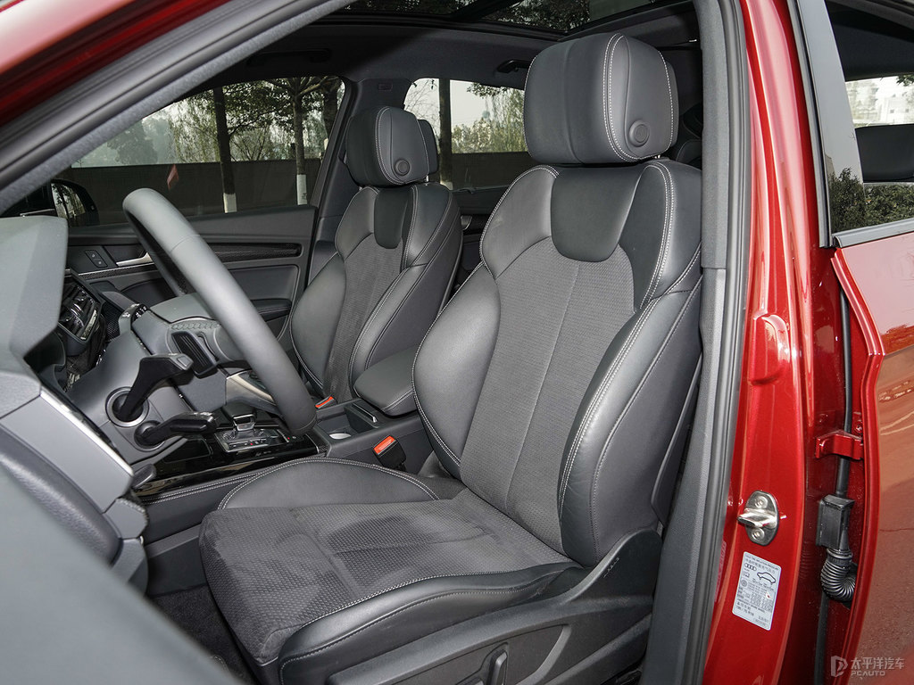 斗牛士红奥迪Q5L Sportback座椅内饰图片