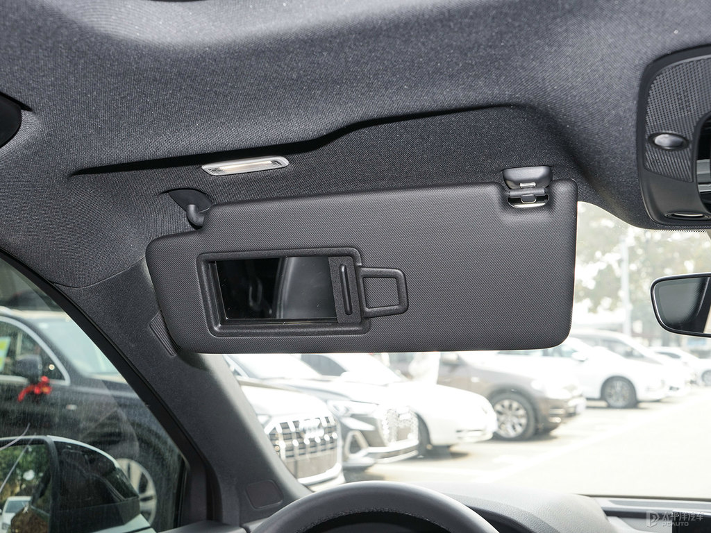 斗牛士紅奧迪Q5L Sportback車廂內(nèi)飾圖片