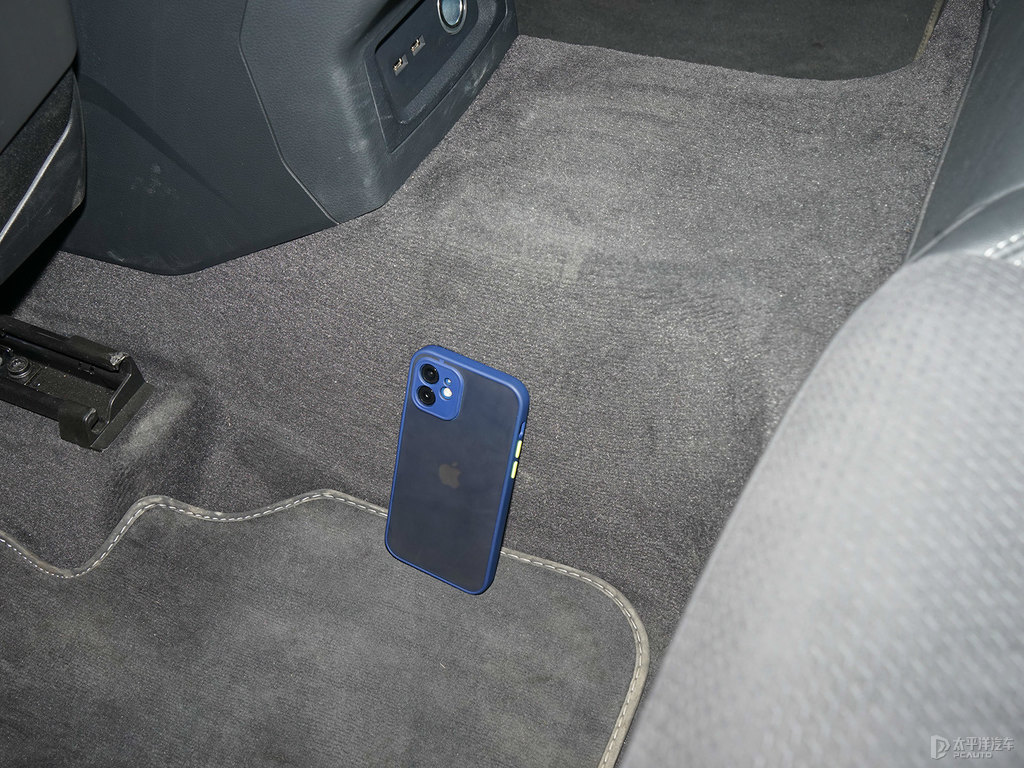 斗牛士紅奧迪Q5L Sportback駕乘空間空間圖片