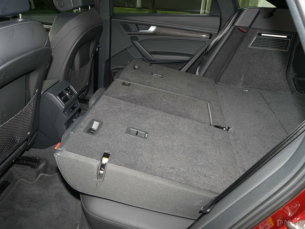 斗牛士紅奧迪Q5L Sportback駕乘空間空間圖片