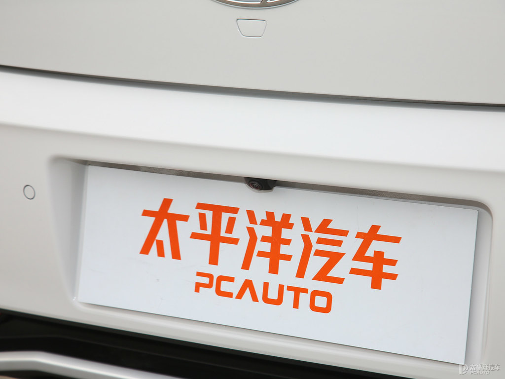 極地白名圖車尾外觀圖片