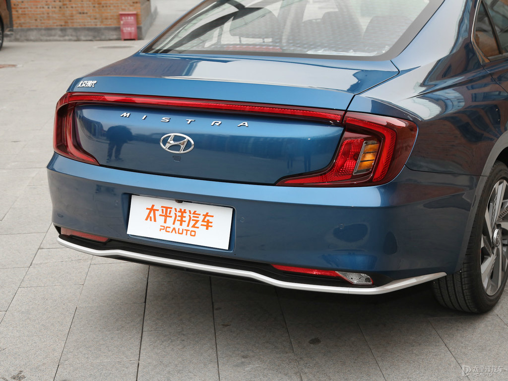 冰海藍(lán)名圖車尾外觀圖片