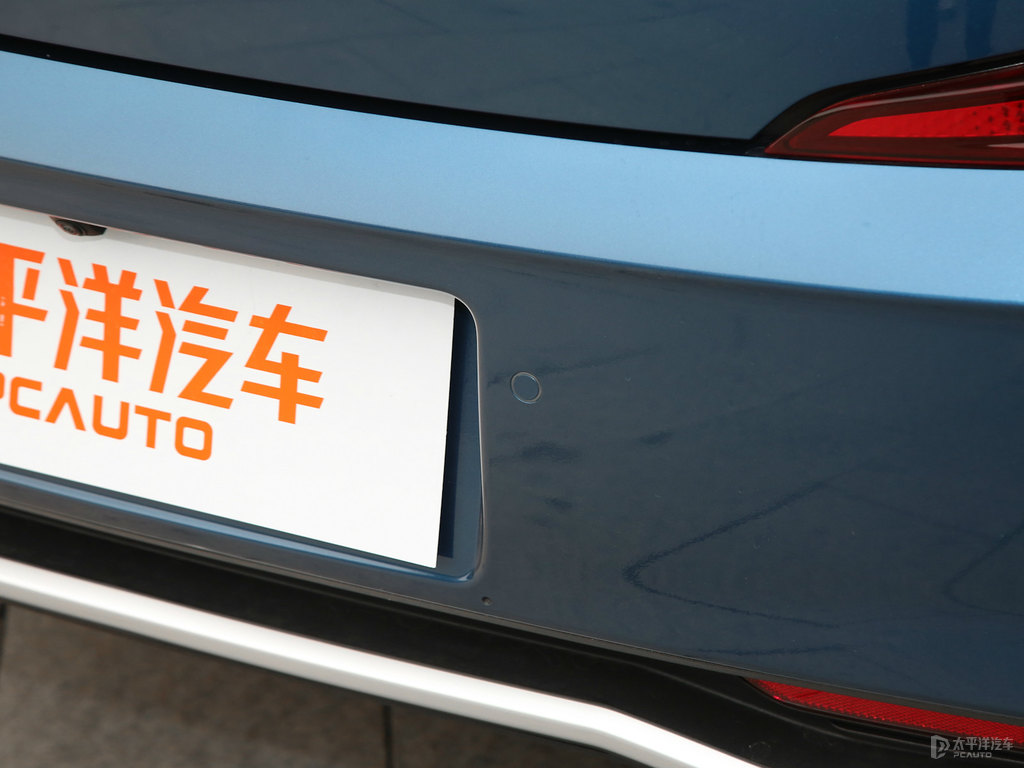 冰海藍名圖車尾外觀圖片