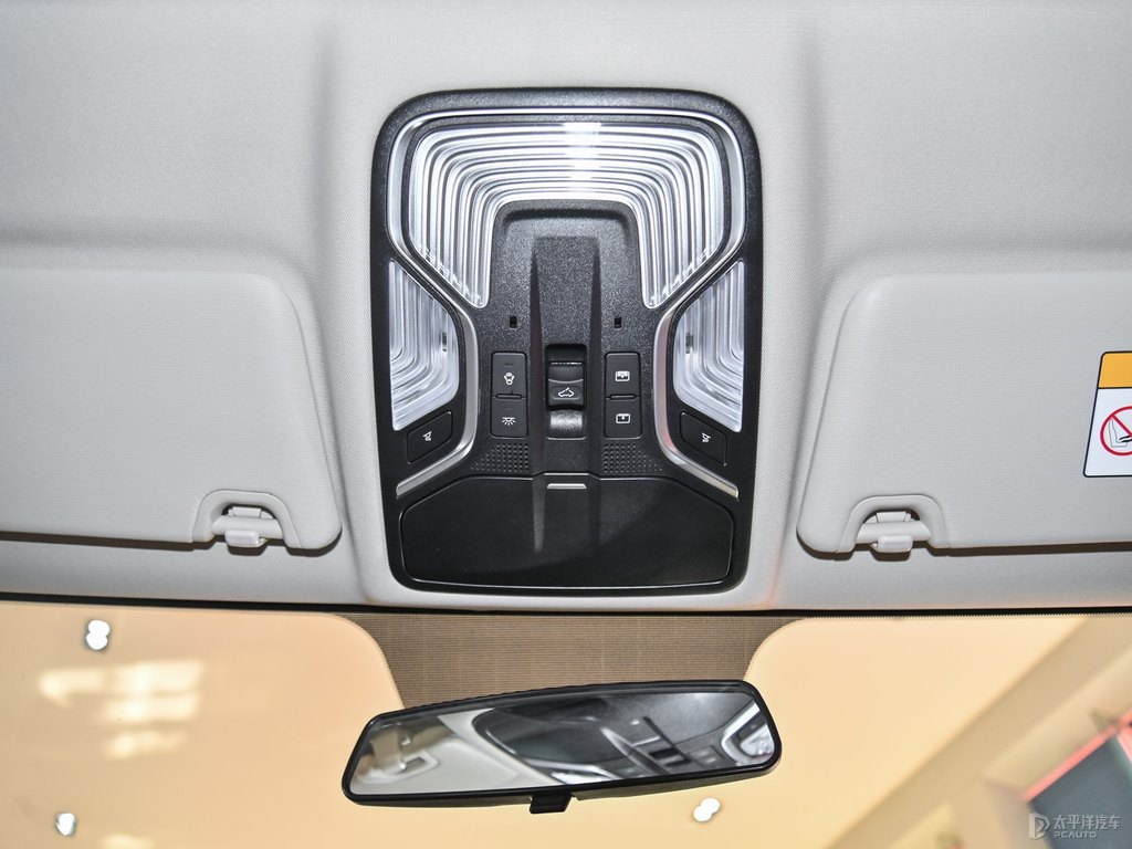 炫銀灰長(zhǎng)安CS85 COUPE車廂內(nèi)飾圖片