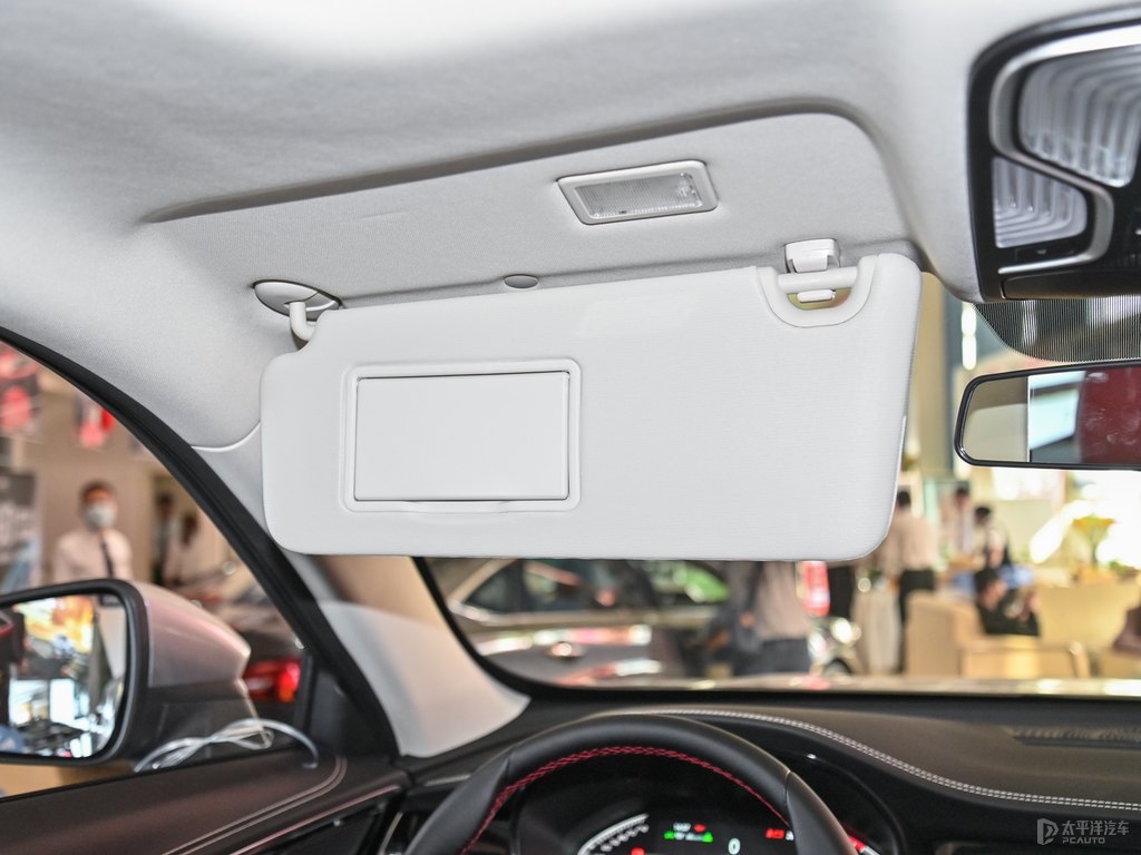 炫銀灰長(zhǎng)安CS85 COUPE車廂內(nèi)飾圖片