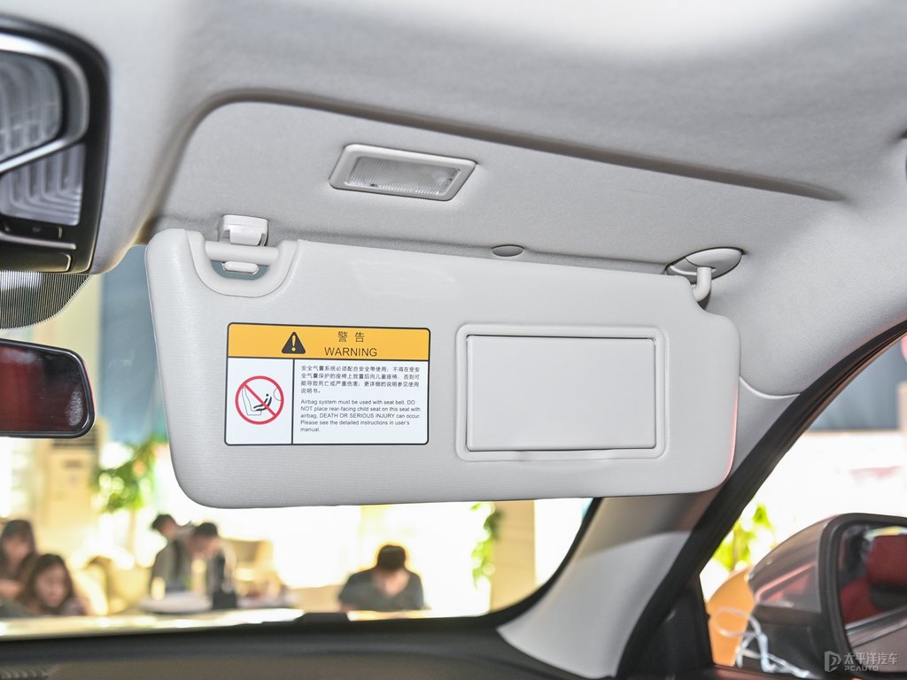 炫銀灰長安CS85 COUPE車廂內(nèi)飾圖片