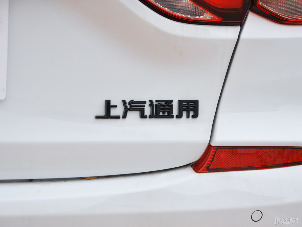 天真白科魯澤車尾外觀圖片