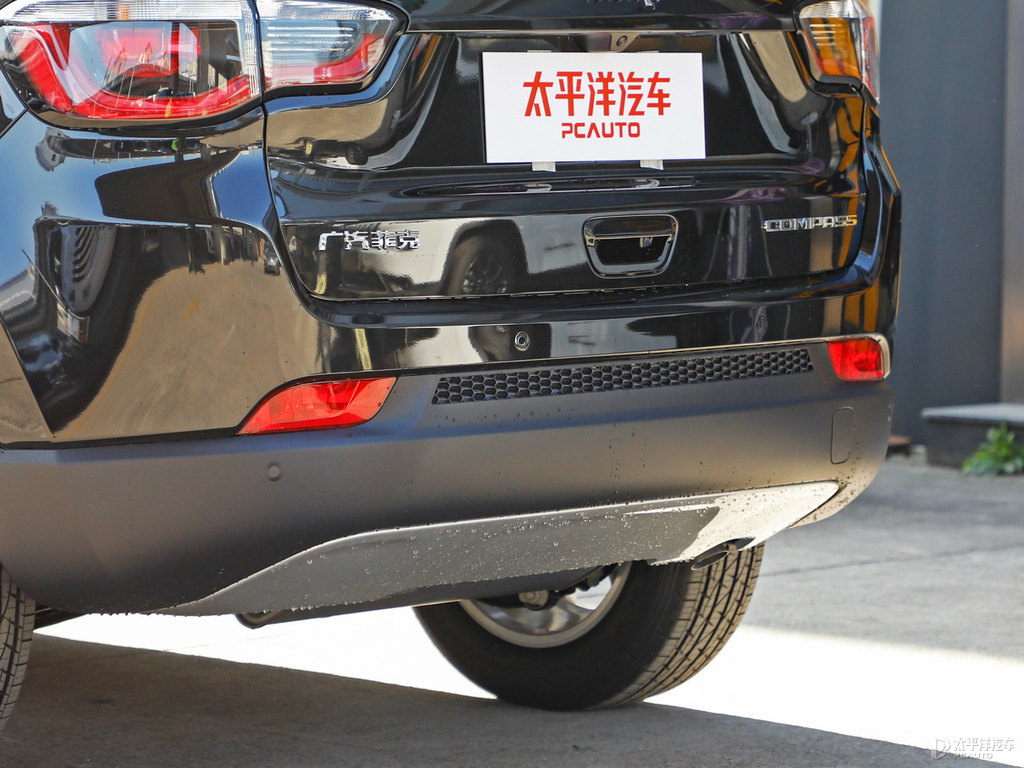 晶黑指南者車(chē)尾外觀圖片