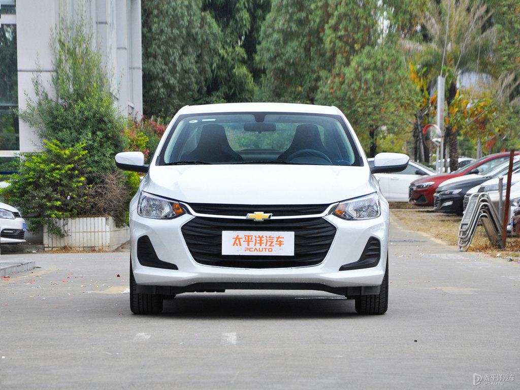 珍珠白科沃茲整車外觀外觀圖片