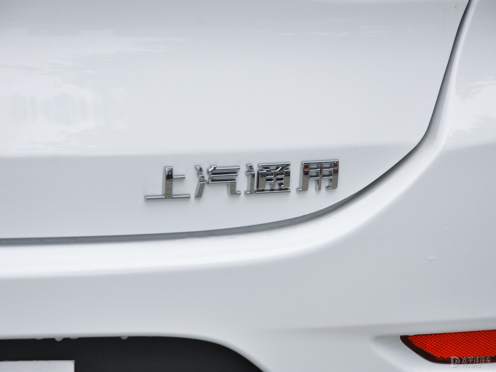 珍珠白科沃茲車尾外觀圖片