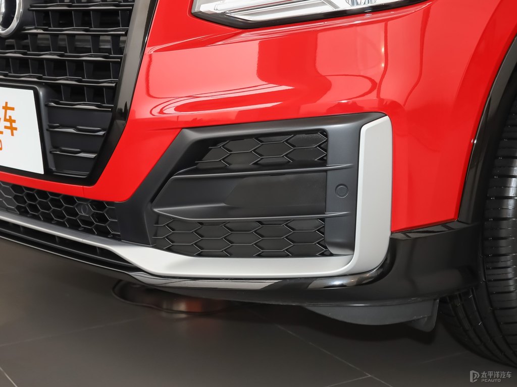 探戈紅奧迪Q2L車(chē)頭外觀(guān)圖片