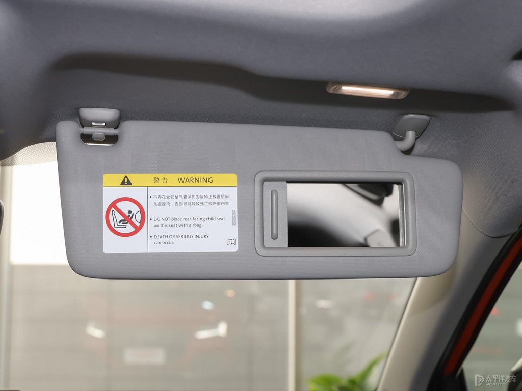 探戈紅奧迪Q2L車廂內(nèi)飾圖片