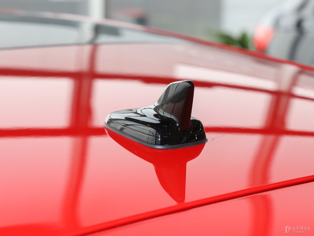 探戈紅奧迪Q2L車(chē)身外觀圖片