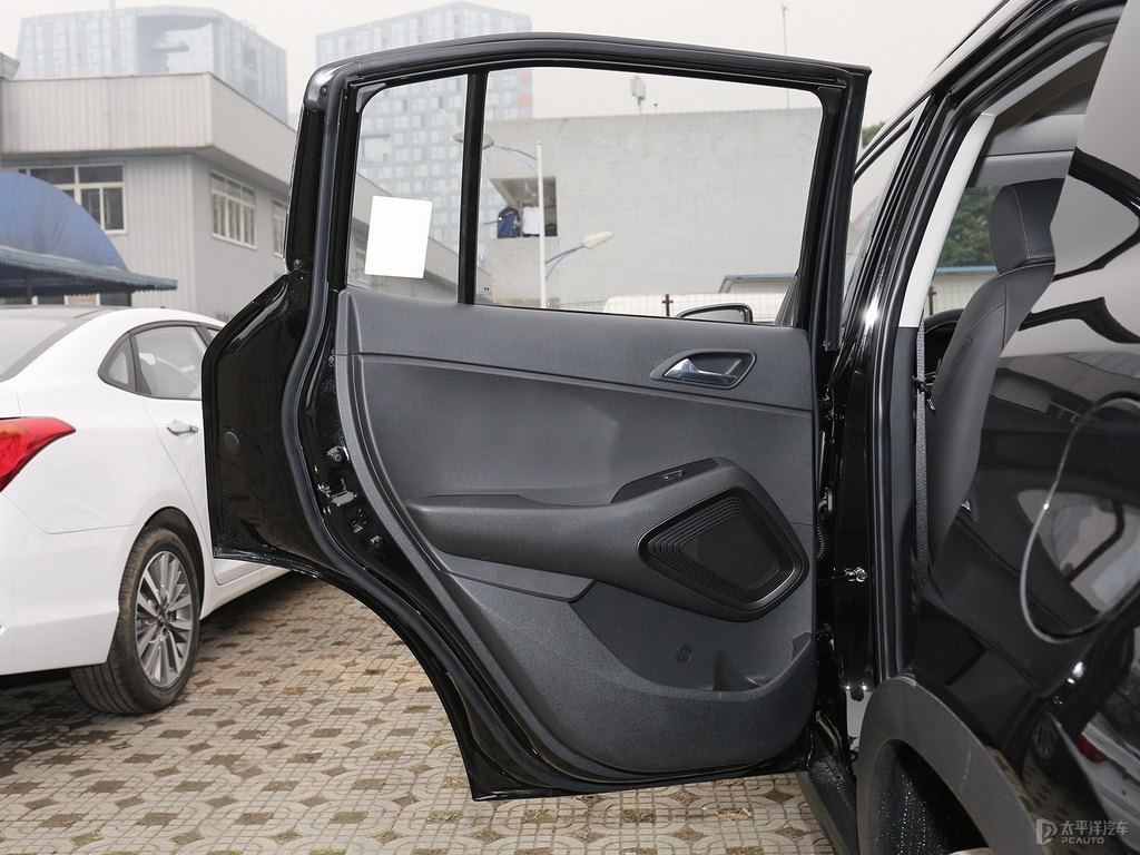耀夜黑北京現(xiàn)代ix35車廂內(nèi)飾圖片
