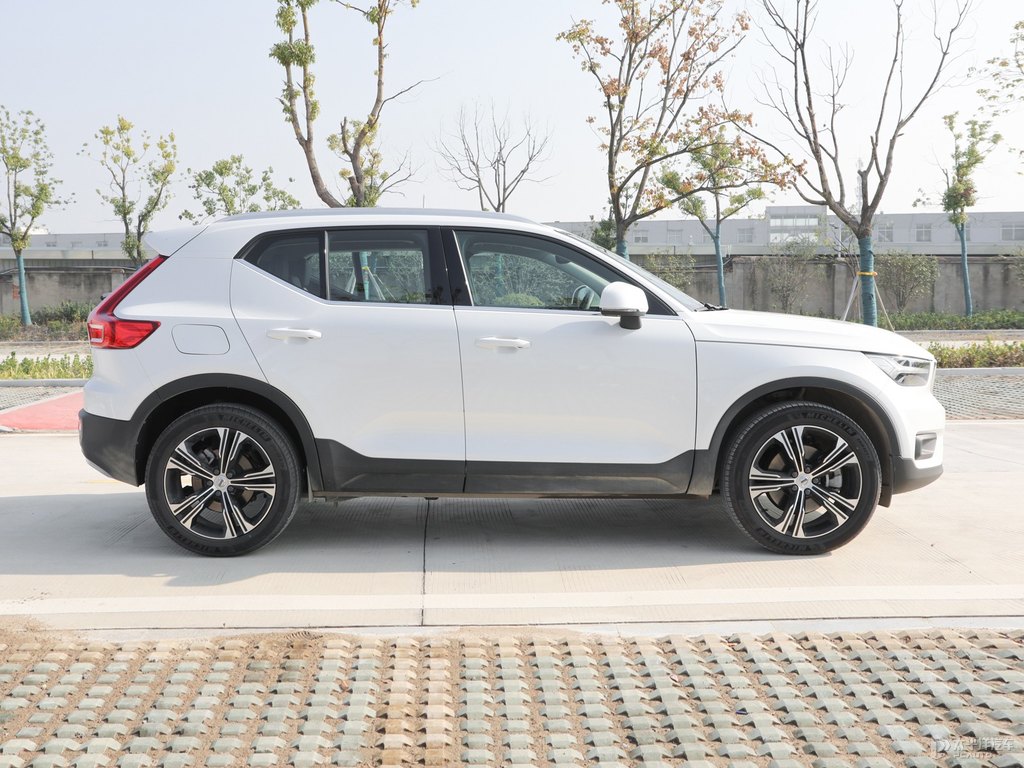 水晶白沃爾沃XC40整車外觀外觀圖片