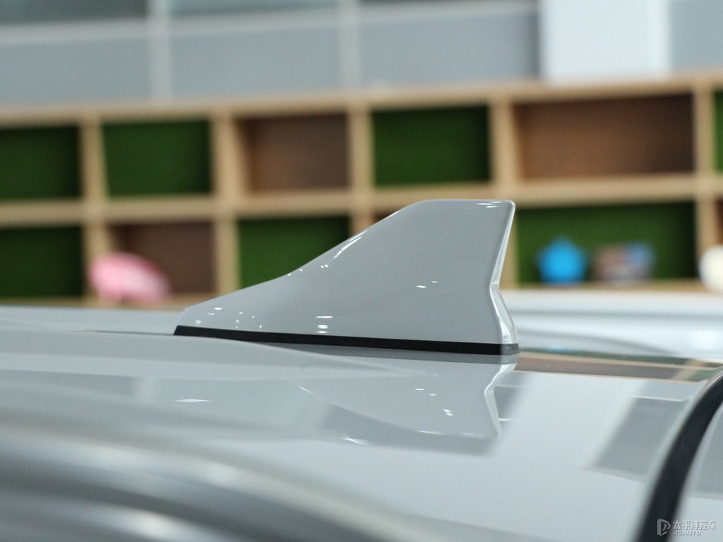 流光白宋車身外觀圖片